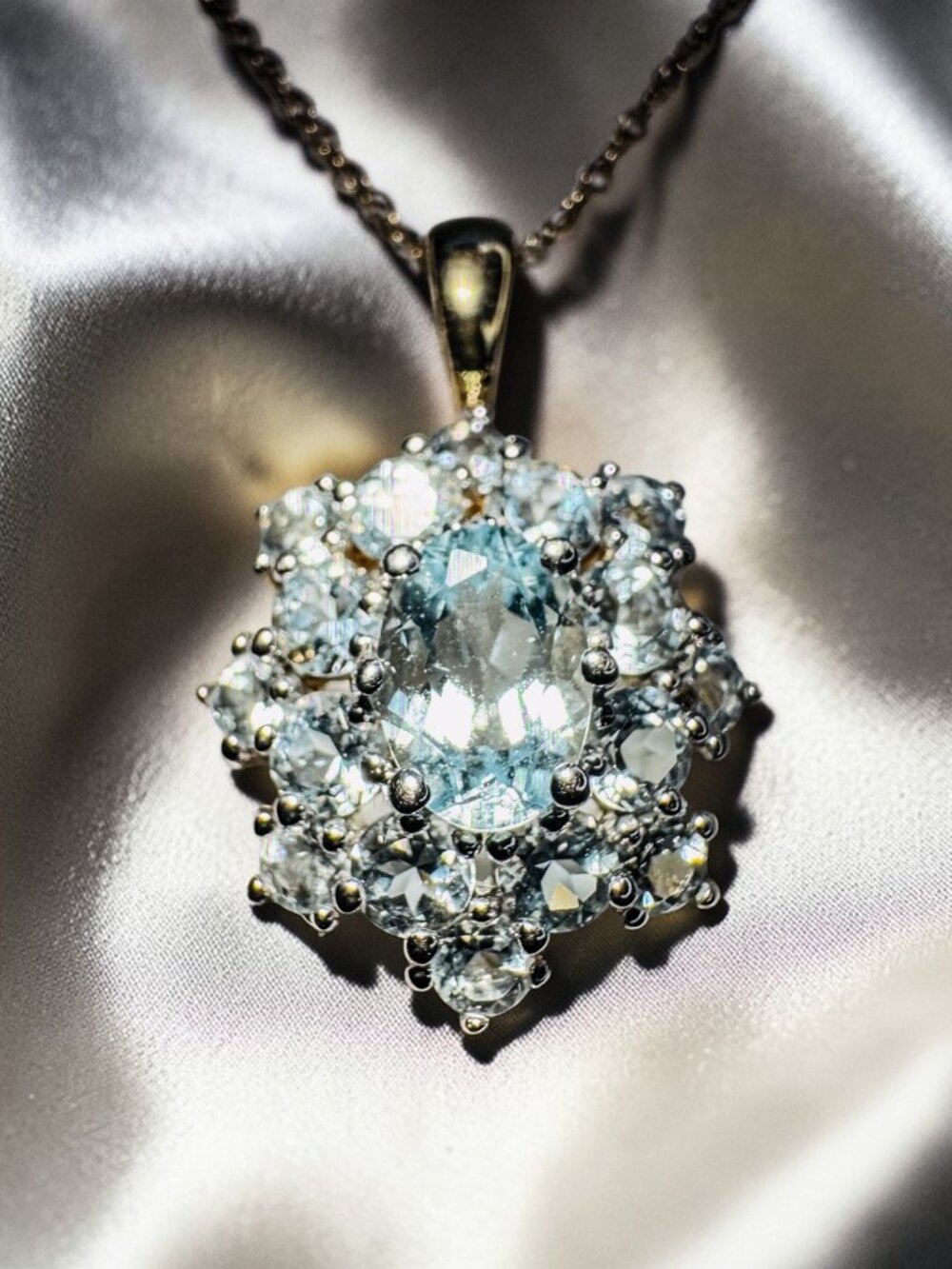 VINTAGE- 10K Gold - Natural Aquamarine Cluster Necklace -18"- 2CTTW - 2.6g